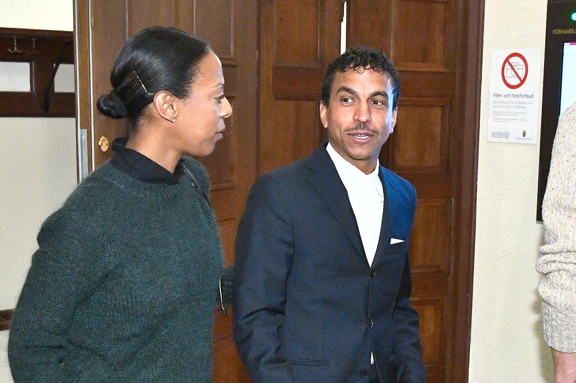 Lili Assefa och Jason Diakité alias Timbuktu under rättegången mot Sverigedemokraterna i Stockholms tingsrätt.