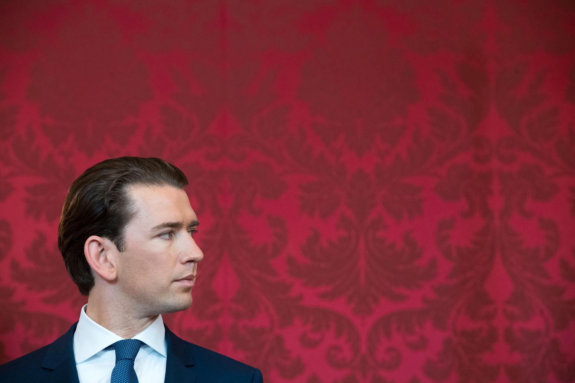 Österrikes förbundskansler Sebastian Kurz (ÖVP) står ensam, hans samarbete med FPÖ har fallit och det är inte säkert att den övergångsregering han nu leder kommer att fortleva. På måndag hålls en misstroendeomröstning i parlamentet. Arkivbild.