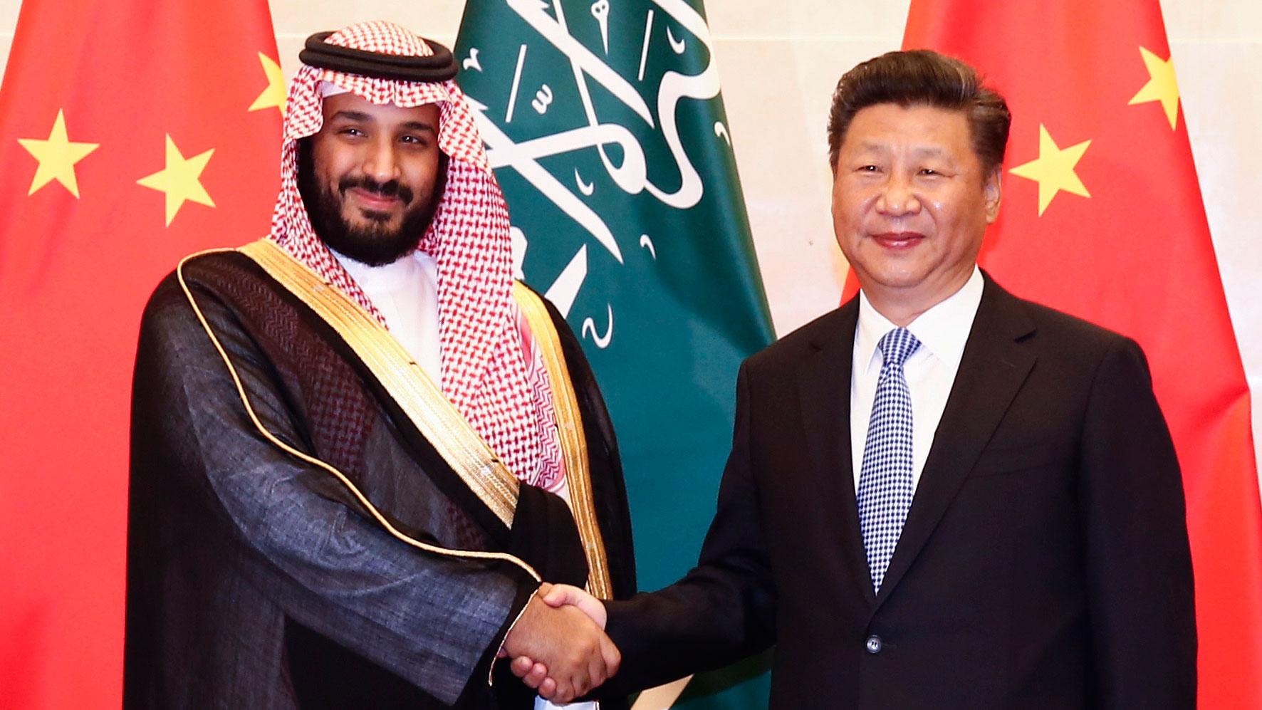 Saudiske kronprinsen Muhammed bin Salman och Kinas högste ledare Xi Jinping. Arkivbild.