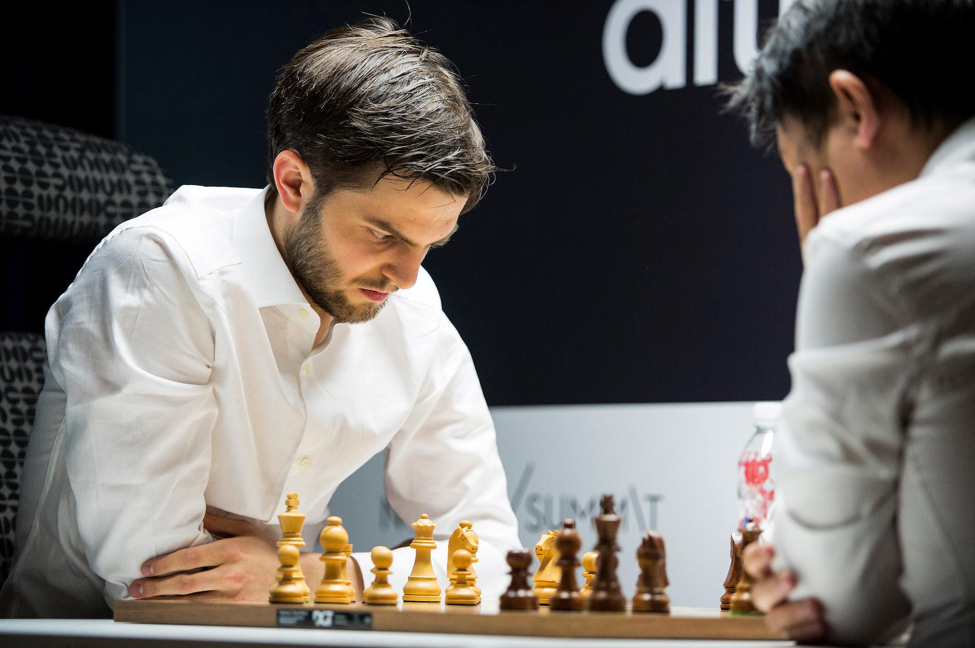 Svenske schackmästaren Nils Grandelius, 22, spelade oavgjort mot norske världsettan Magnus Carlsen i den inledande blixtturneringen i Norway Chess.