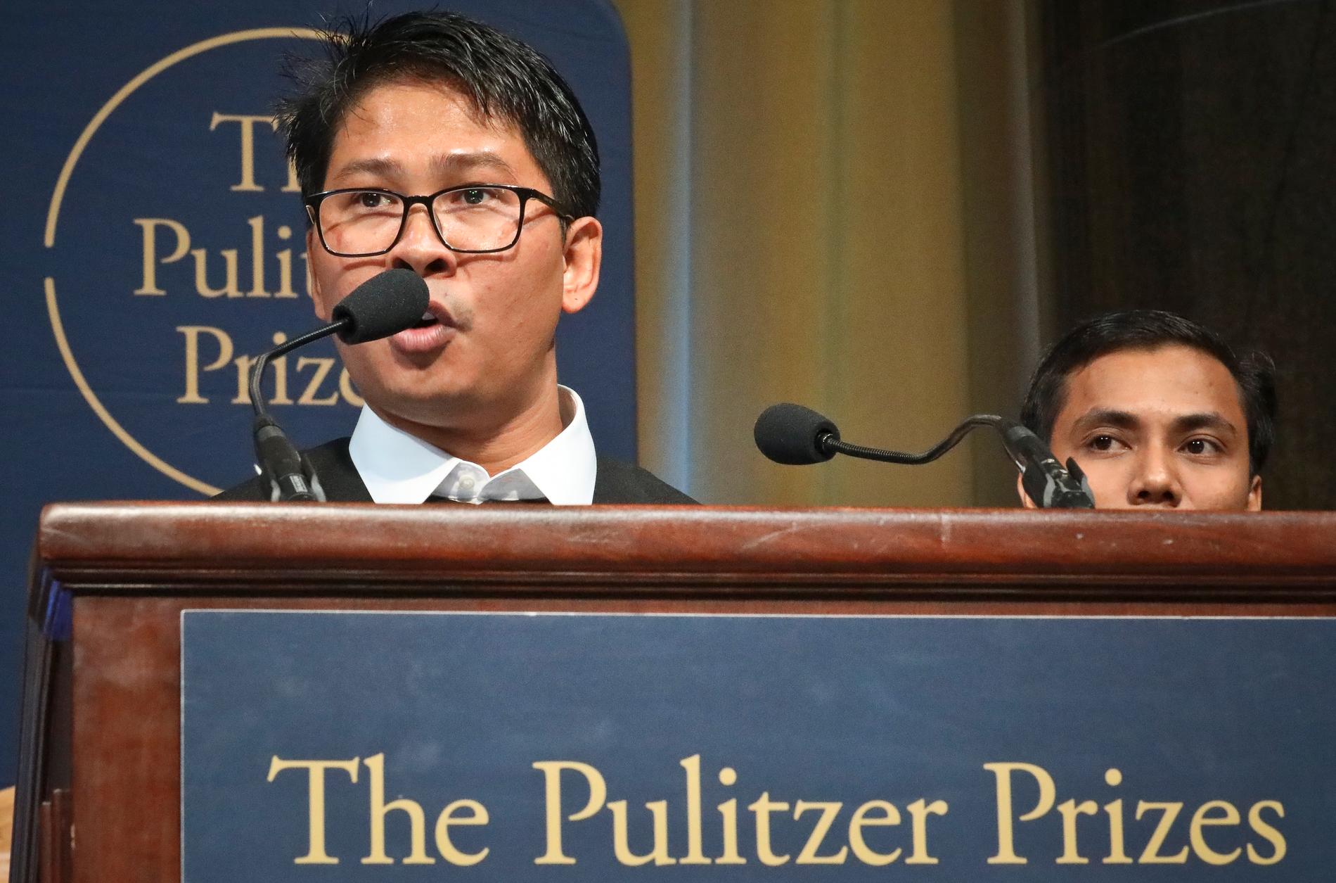 Reuters reportrar Wa Lone och Kyaw Soe Oo sattes i fängelse efter sin granskning av militärens roll i en attack mot rohingyer. I maj 2019 fick de ta emot Pulitzerpriset.