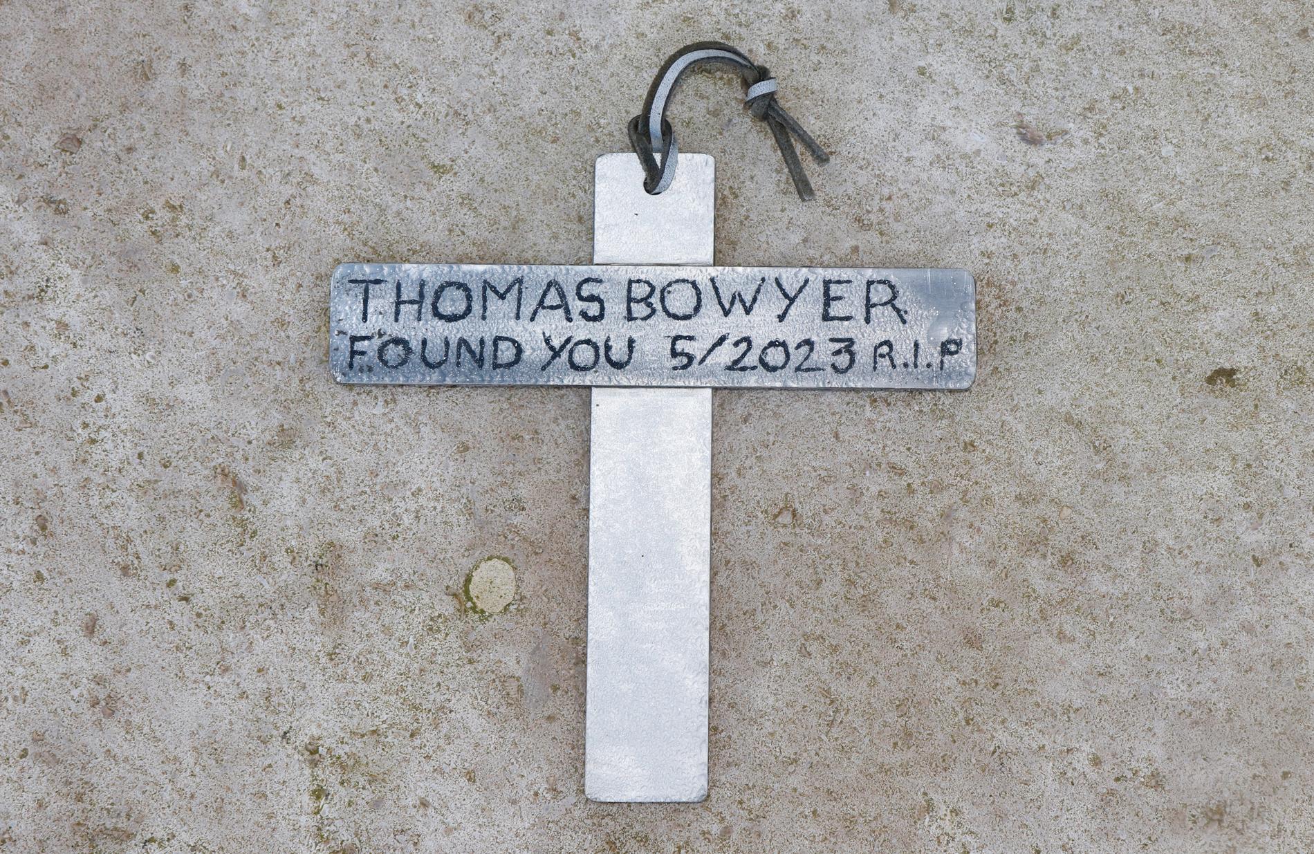 Ett kors på Luke Copse Cemetary, vid Serre. Enligt det officiella registret var Thomas Bowyer menig från Suffolk och saknar känd grav.