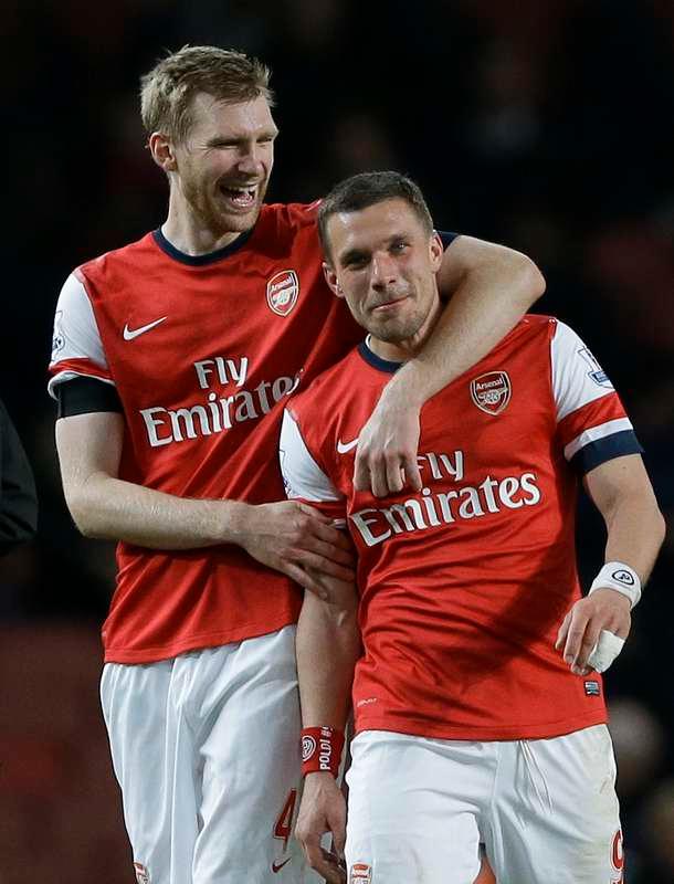Per Mertesacker och Lukas Podolski väntas, tillsammans med Mesut Özil, missa Arsenals PL-premiär.