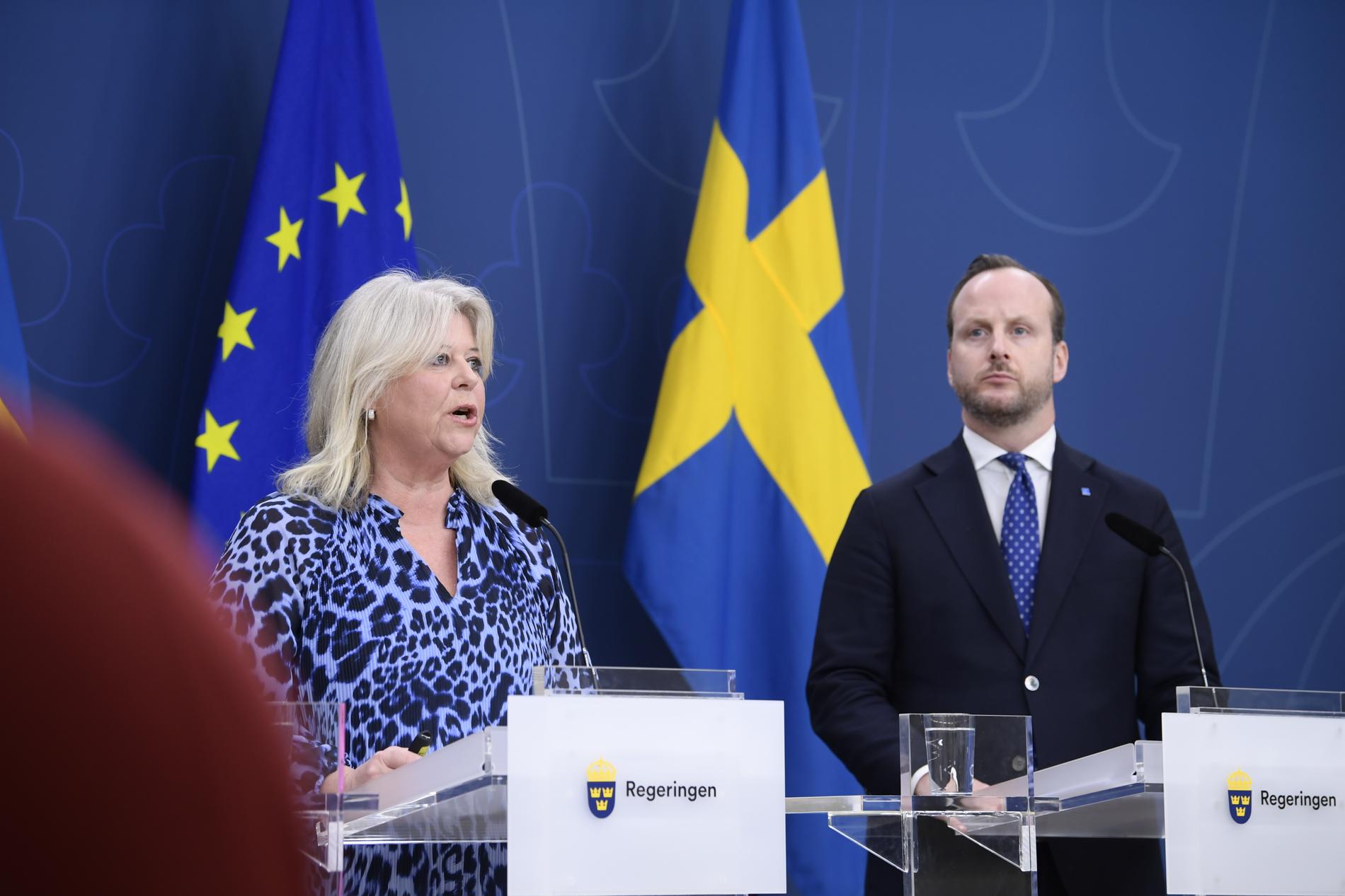 Socialtjänstminister Camilla Waltersson Grönvall (M) och socialutskottets ordförande Christian Carlsson (KD).
