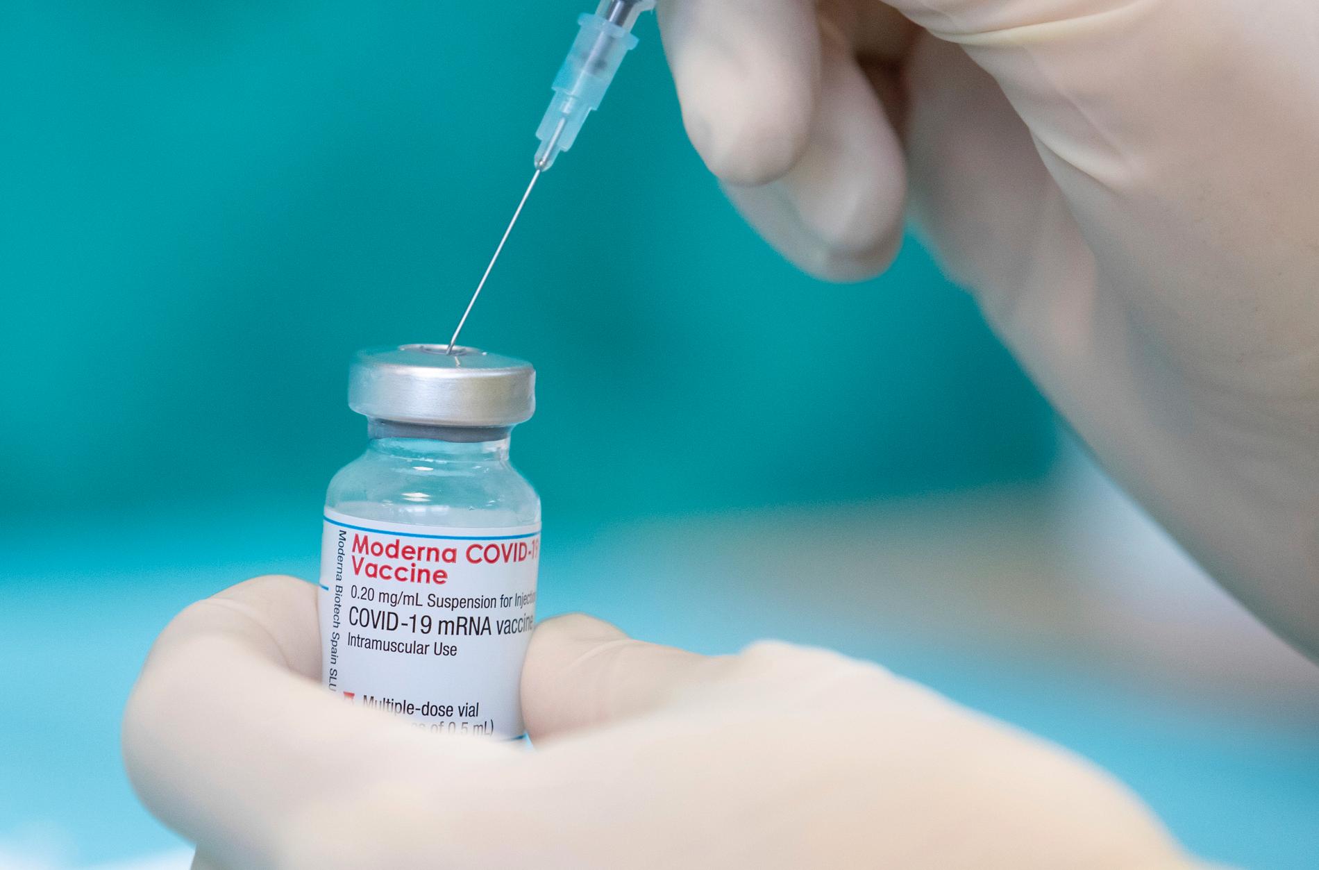 Enligt en ny studie ger en tredje modifierad dos av Modernavaccinet bra skydd mot virusmutationer. Arkivbild.