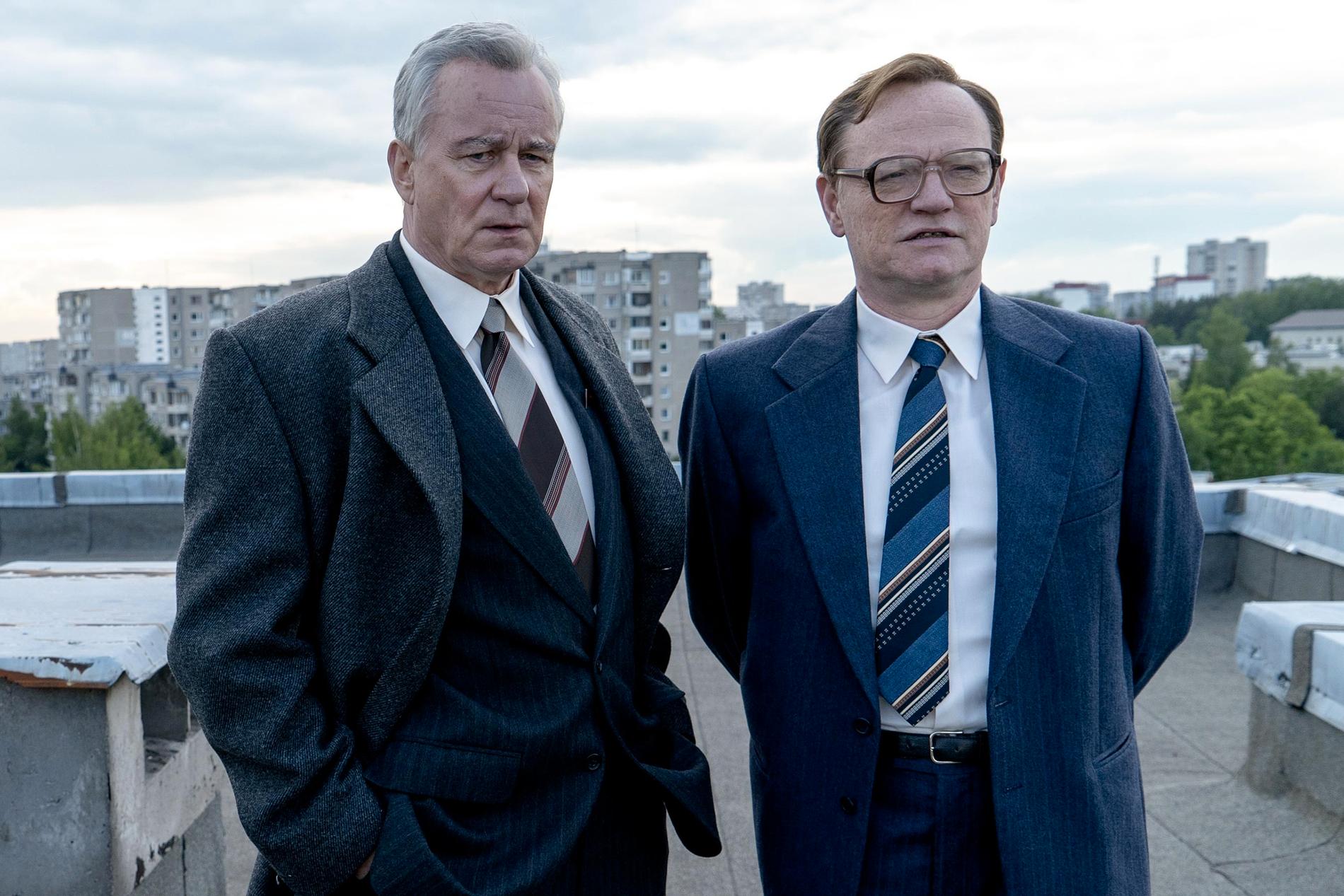 Stellan Skarsgård och Jared Harris i ”Chernobyl”