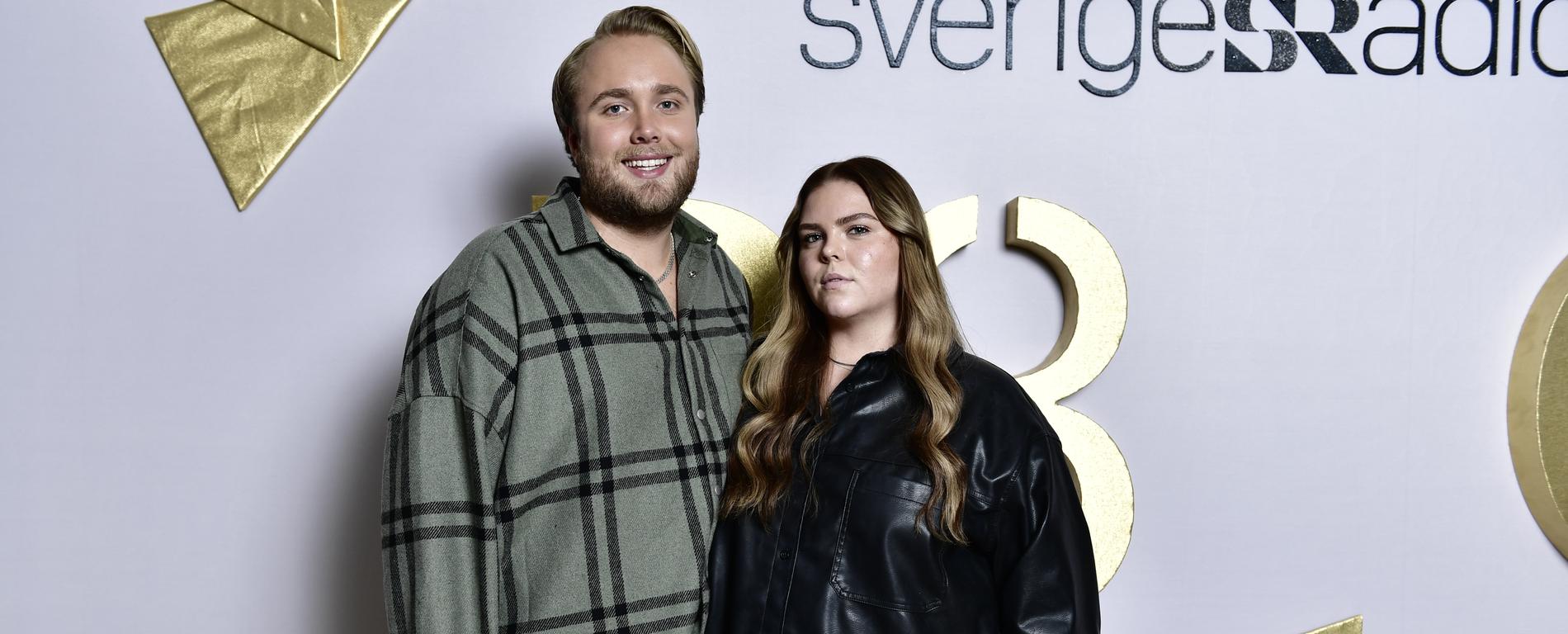 Edvin Törnblom och Johanna Nordström har podden ”Ursäkta!” ihop.