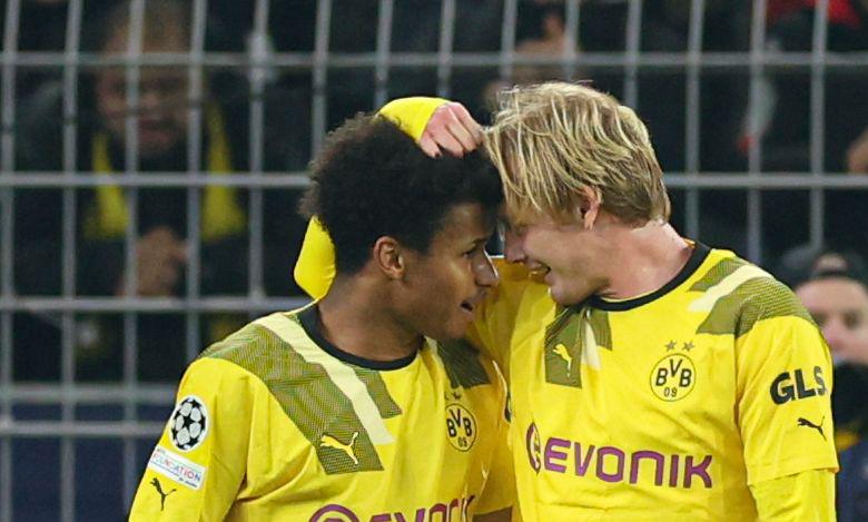 Karim Adeyemi jublar efter att ha gjort 1–0 för Dortmund mot Chelsea.