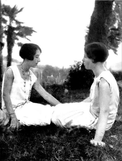 Zaza, Élisabeth Lacoin blev bara 21 år. 1954 skriver Simone de Beauvoir den nu publicerade romanen om deras vänskap.