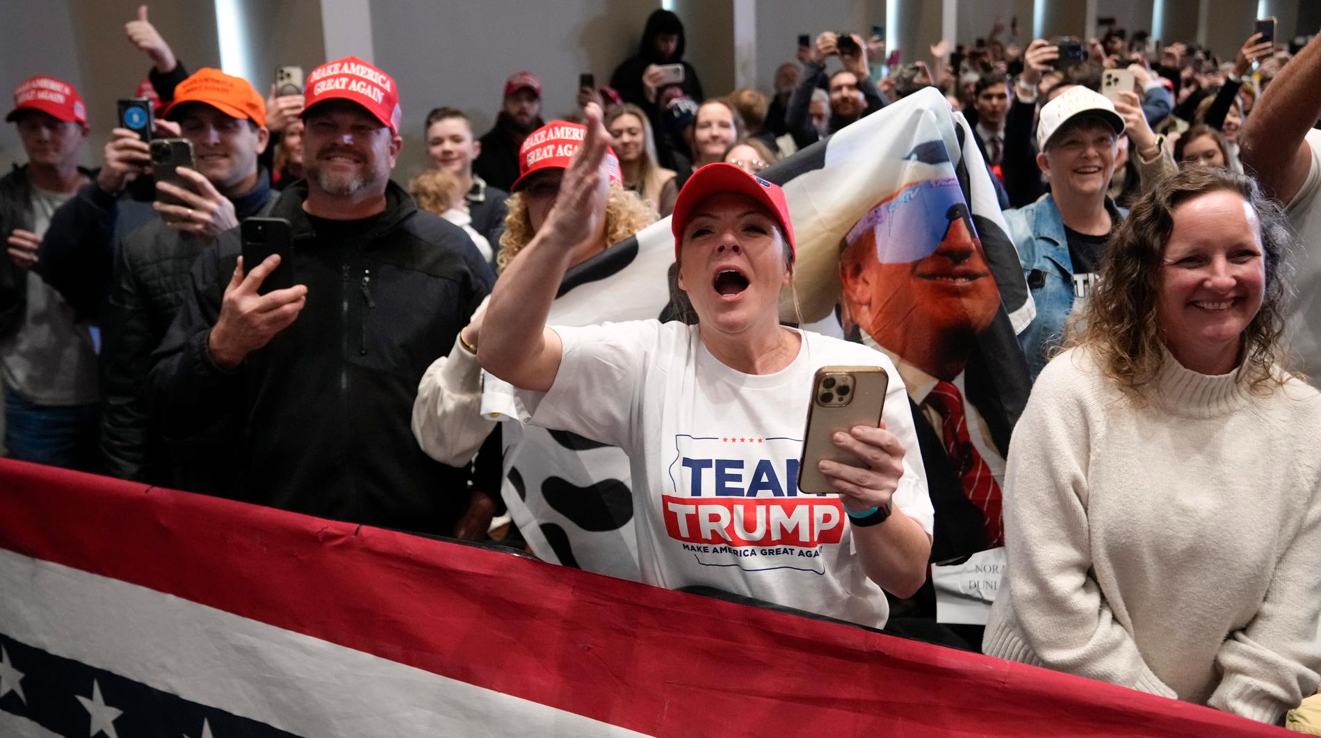 Peppade Trump-supportrar i Iowa under söndagen. 