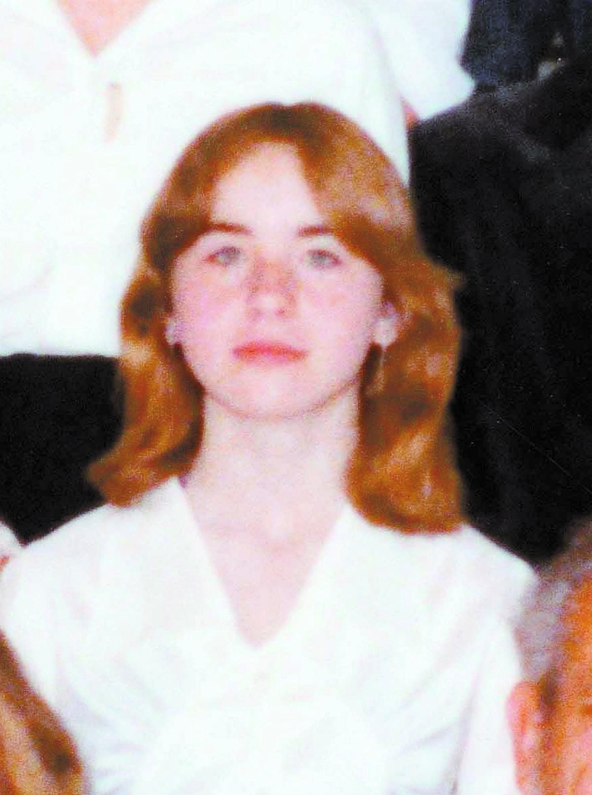 Elisabeth Fritzl är 15 år på bilden. Tre år senare tvingades hon ner i källaren av sin pappa.