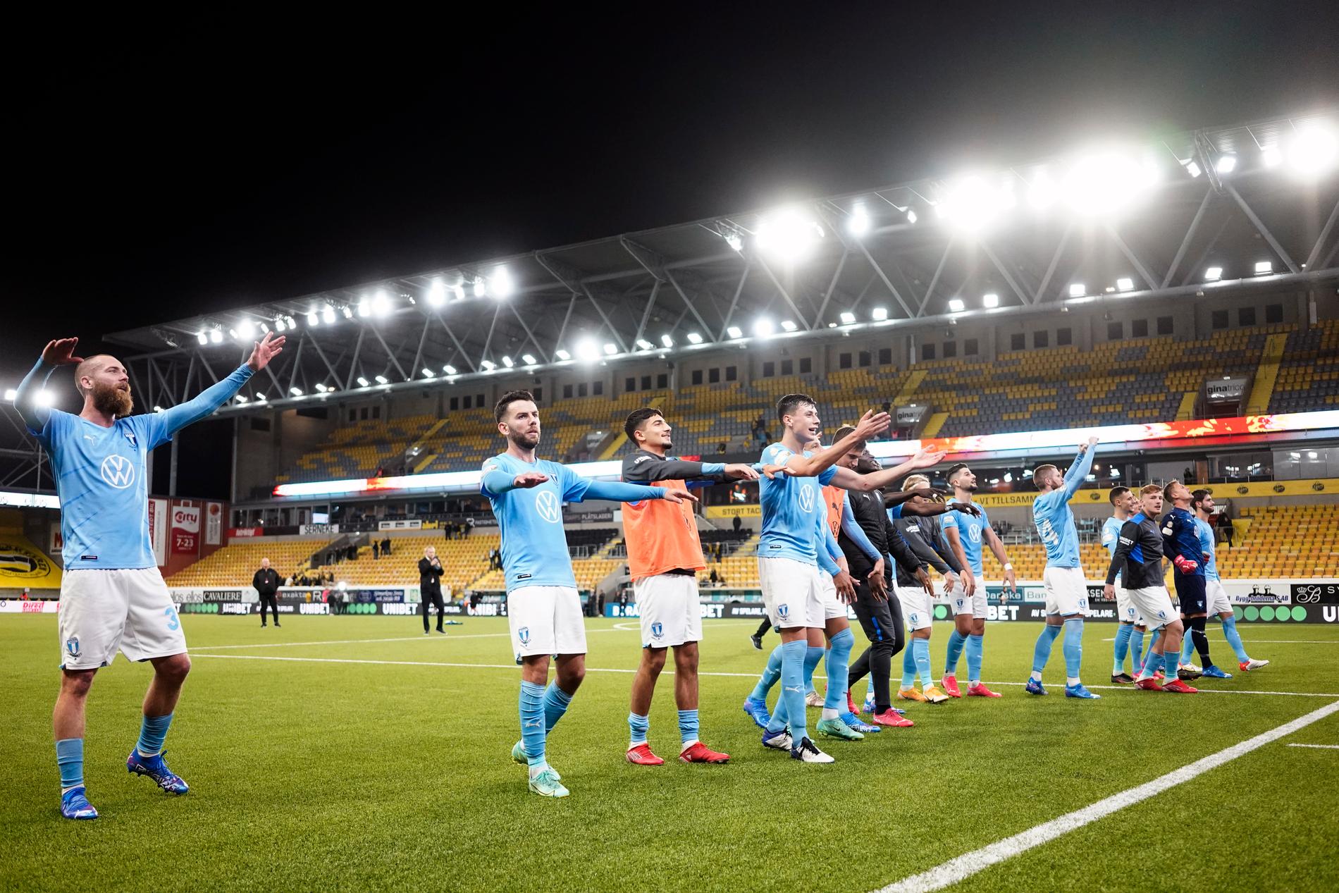 "Vår laganda är fantastisk. Än än gång har pojkarna visat attityd och kämpat hårt", säger Malmös tränare Jon Dahl Tomasson efter segern mot Elfsborg. Laget firtar m,ed fansen.
