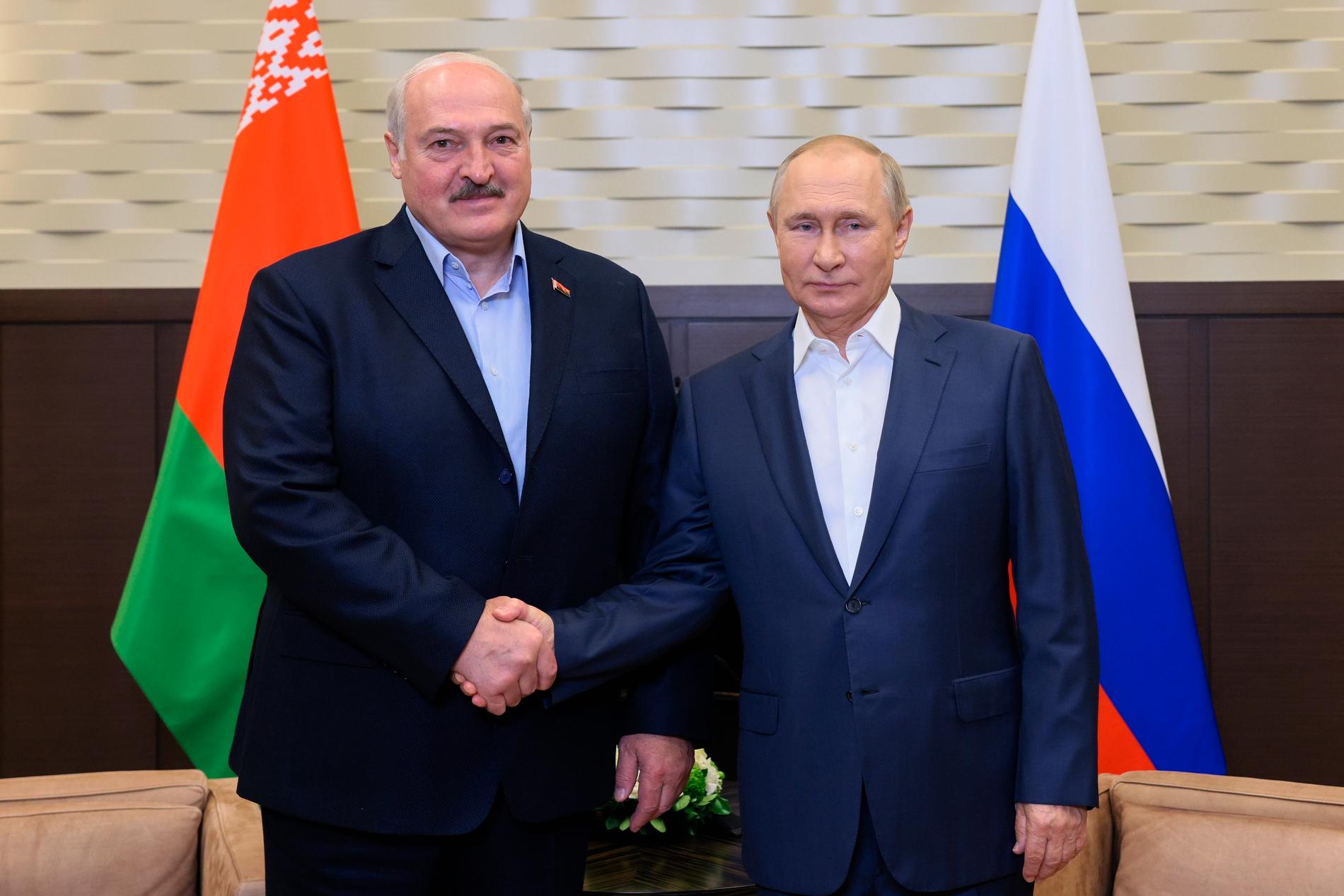 Belarus president Alexandr Lukasjenko tillsammans med Vladimir Putin.