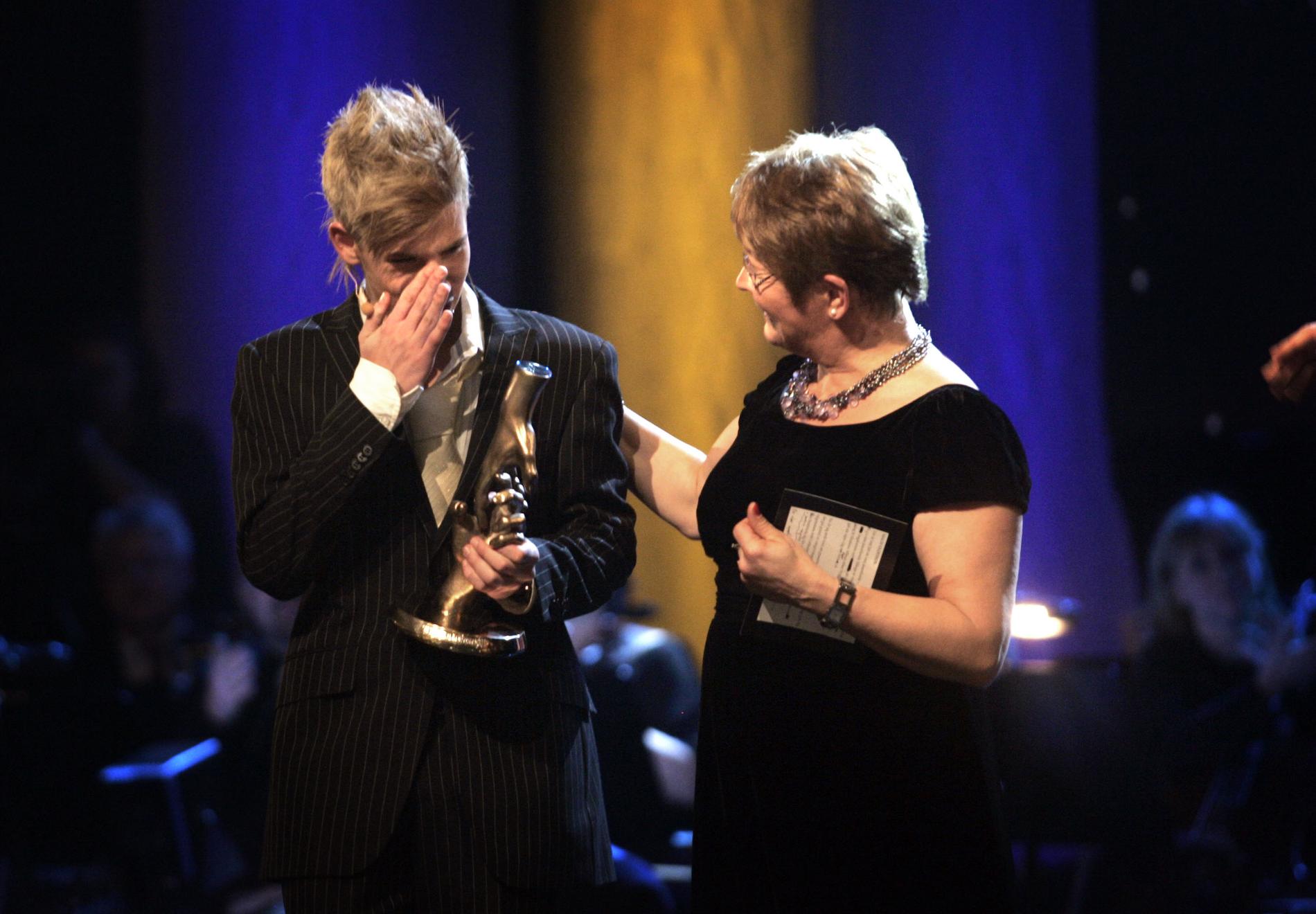 Maud Olofsson delade ut priset till Kristian Kabelacs på Svenska hjältar galan 2007.