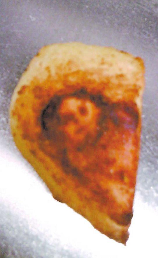 Potatisen hade ett ansikte. När kompisen skulle ta en bild med telefonen blixtrade det till.