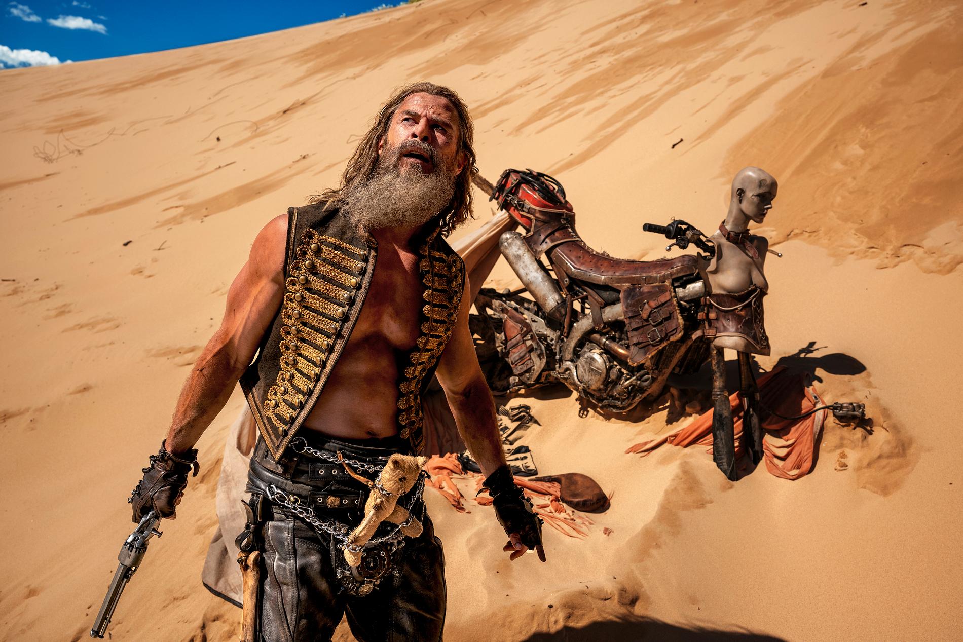 Chris Hemsworth i "Furiosa: A Mad Max saga" som får världspremiär i Cannes senare i vår. Pressbild.