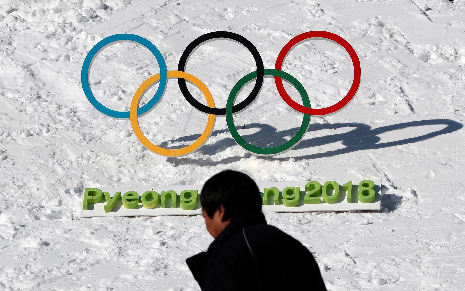 Flera säkerhetsvakter har fått lämna vinter-OS i Pyeongchang efter ett utbrott av vinterkräksjukan.