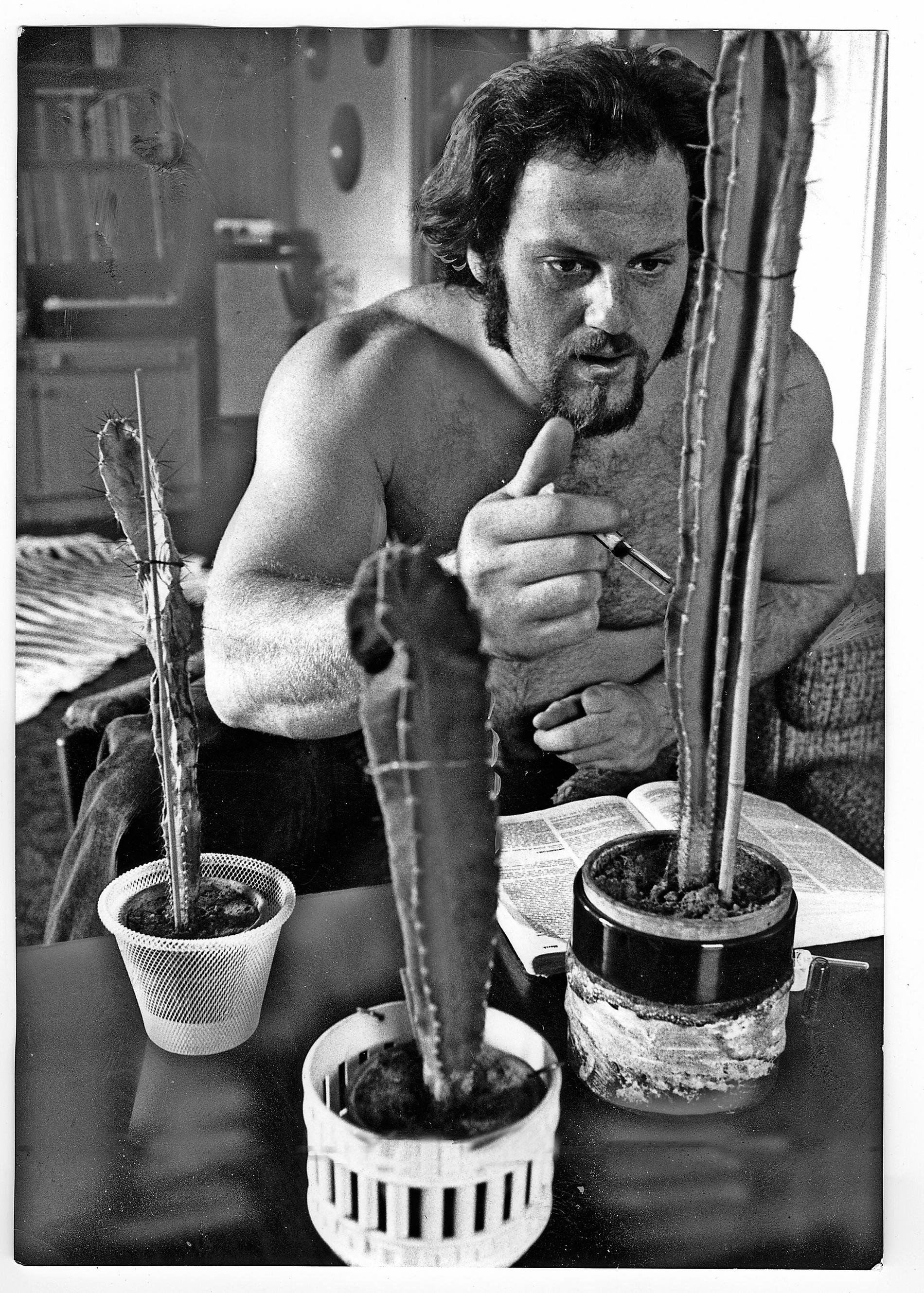 Ricky experimenterade med att dopa i kaktusar. En av dem dog.