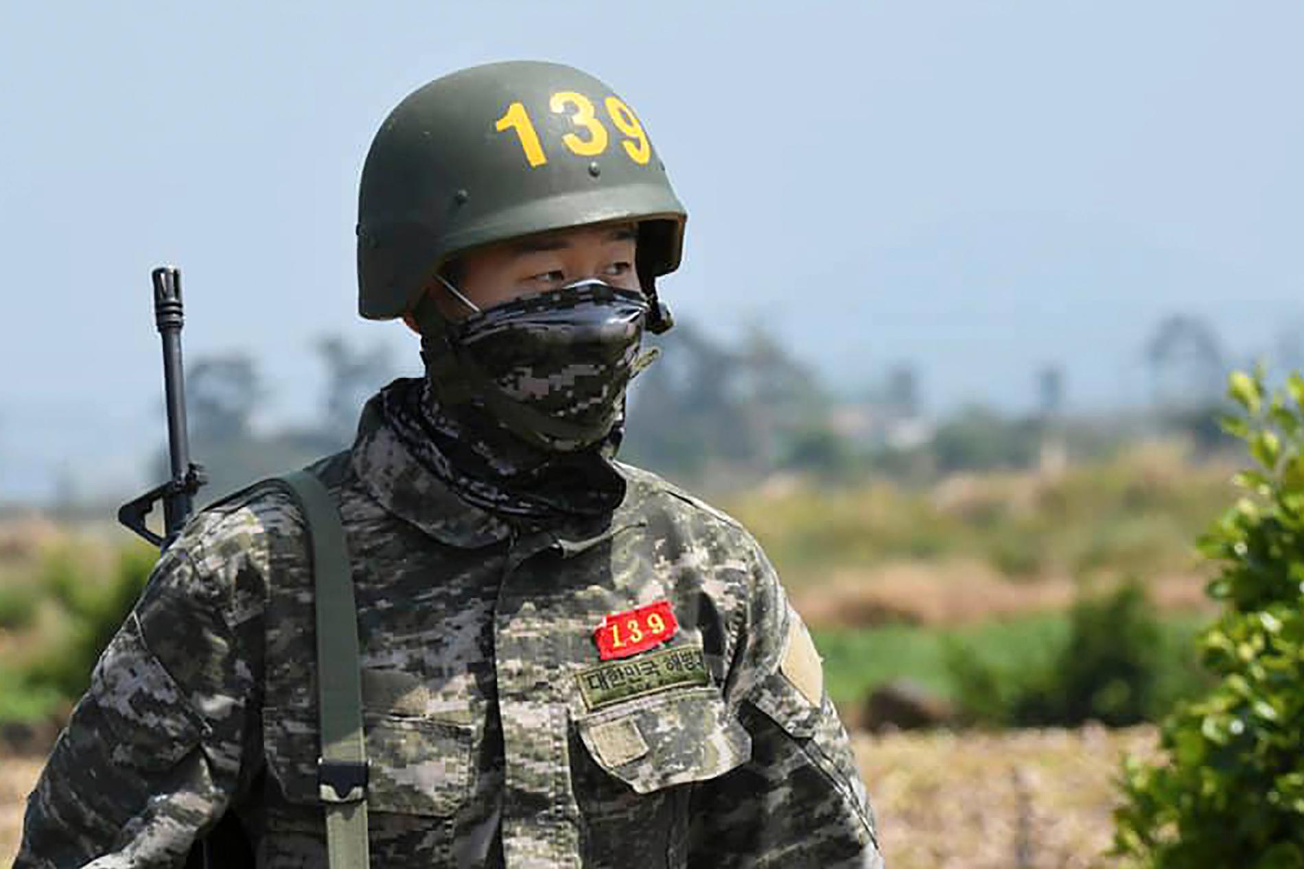 Tottenham-stjärnan Heung Min-Son under sin militärtjänstgöring i Sydkorea. 