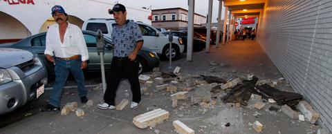 I Calexico i Kaliforninen slogs byggnader sönder i den kraftiga jordbävningen.