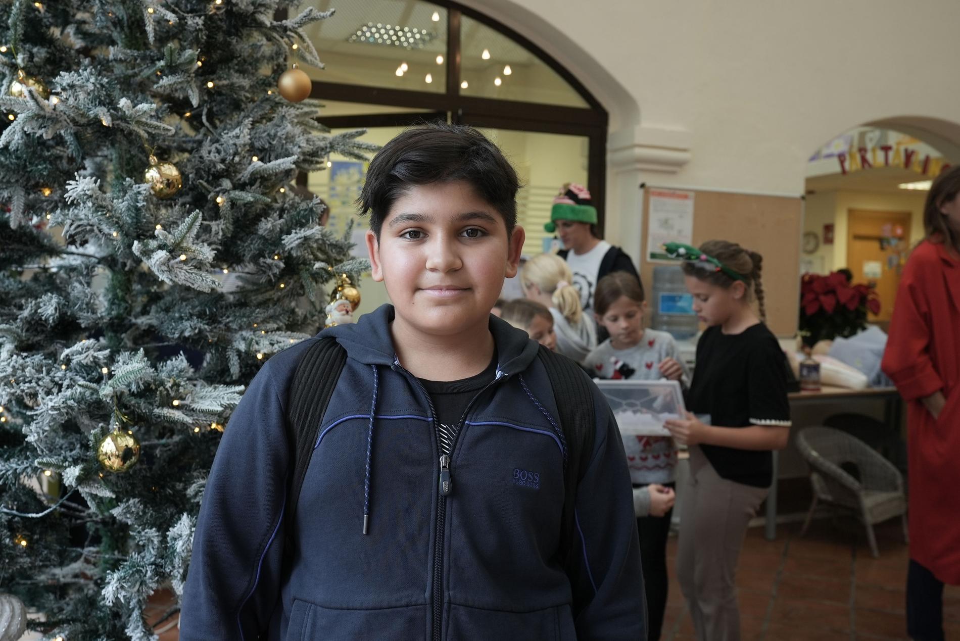 ”Det känns skönt att alla pratar svenska, då är det lättare att lära känna alla”, säger Joshua Dmiter Taikon, 13.