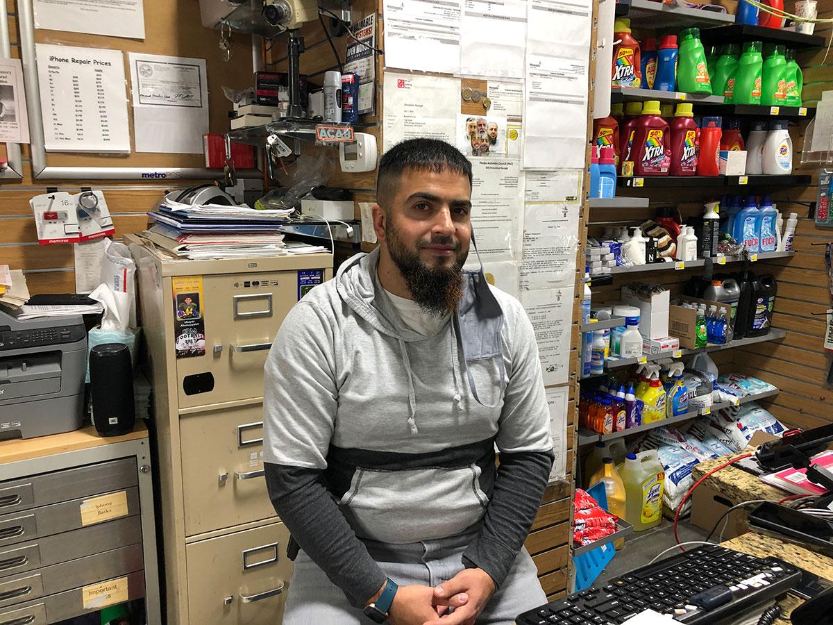 Mahmoud Abumayyaleh, ägare till butiken Cup Foods i Minneapolis.