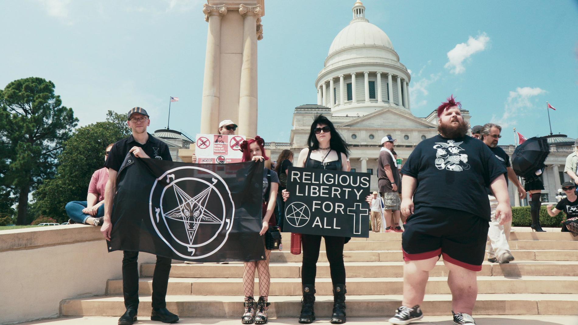 I filmen "Hail, Satan?" skildas den satanistiska rörelsen The Satanic Temple", dess medlemmar och deras politiska kamp. Pressbild.