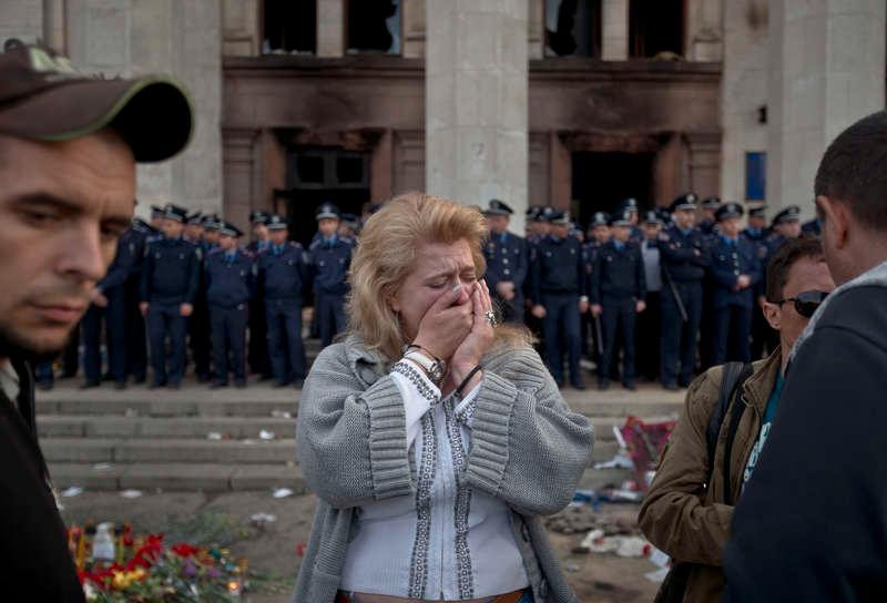 Beslutet att stoppa ABF-utställningen med bilder från massakern i ukrainska Odessa är ett angrepp på yttrandefriheten, skriver bland andra filmaren Maj Wechselmann.