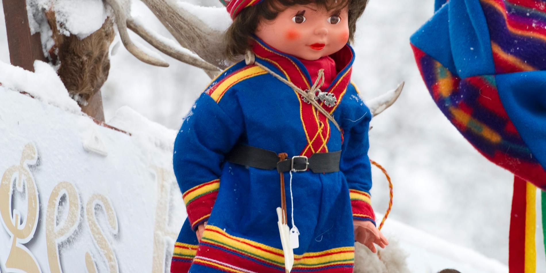 Fejkade samiska kläder plockas bort från hemsida efter kritik. Bilden är en arkivbild och har ingenting med företaget att göra. 