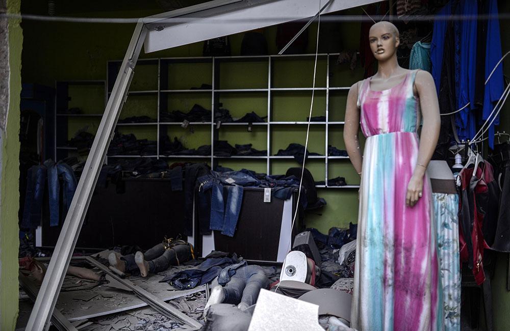 En övergiven klädbutik i staden Kobane.