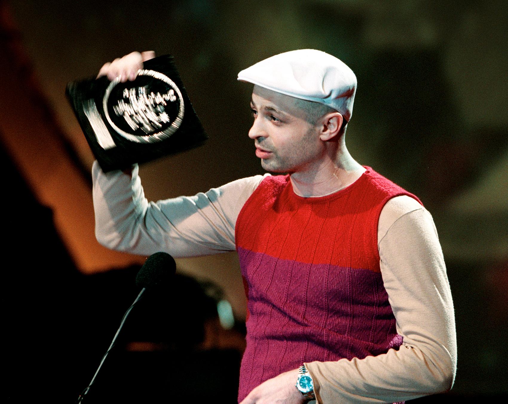 Början av 2000 1999 belönades Christian Falk med Grammis för Årets album, Årets producent och Årets modern dans för ”Quel bordel”. Han fick också Grammis för Årets klubb/dans 2006 med ”People Say”.