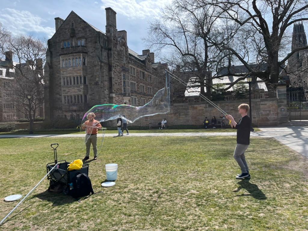 Promenadvägarna på Yale är inte raka – tanken är att studenterna ska uppleva oväntade möten. 