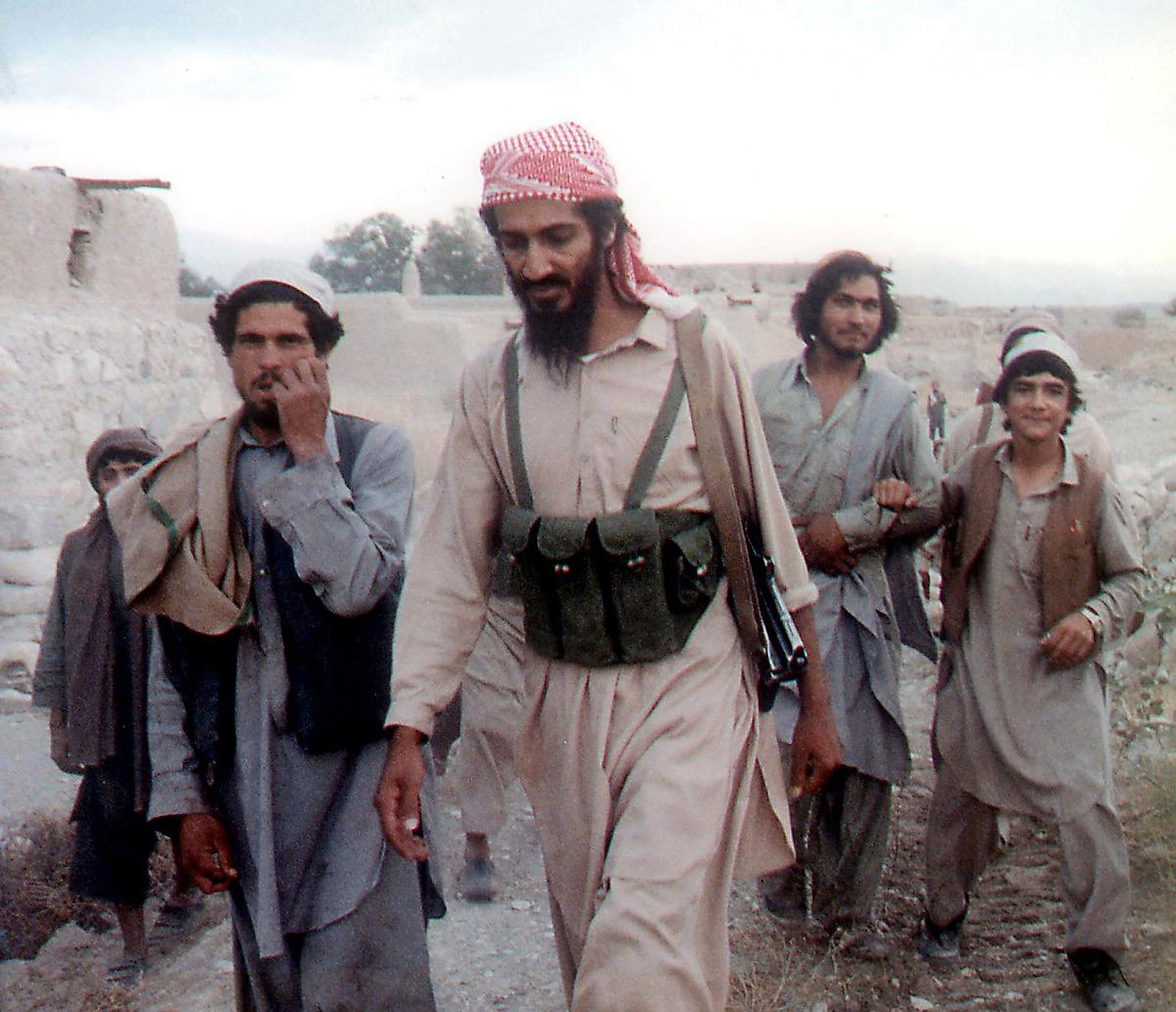 Heligt krig i Afghanistan Bilden är tagen 1990, året efter Noman Benotmans första möte med bin Ladin. Libyern ansåg att ett krig mot USA var lönlöst.