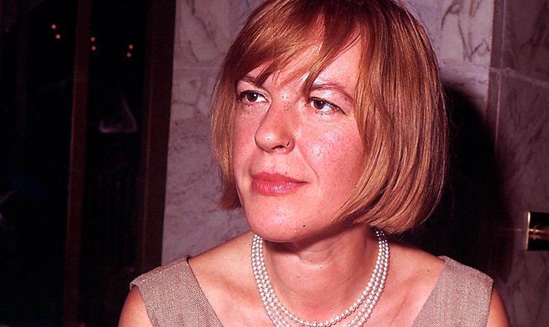 Ingeborg Bachmann (1926–1973), österrikisk författare, poet och översättare. Novellsamlingen ”Simultan” från 1972 var en del i det ofullbordade prosaprojektet ”Sätt att dö” och finns nu i ny svensk översättning.