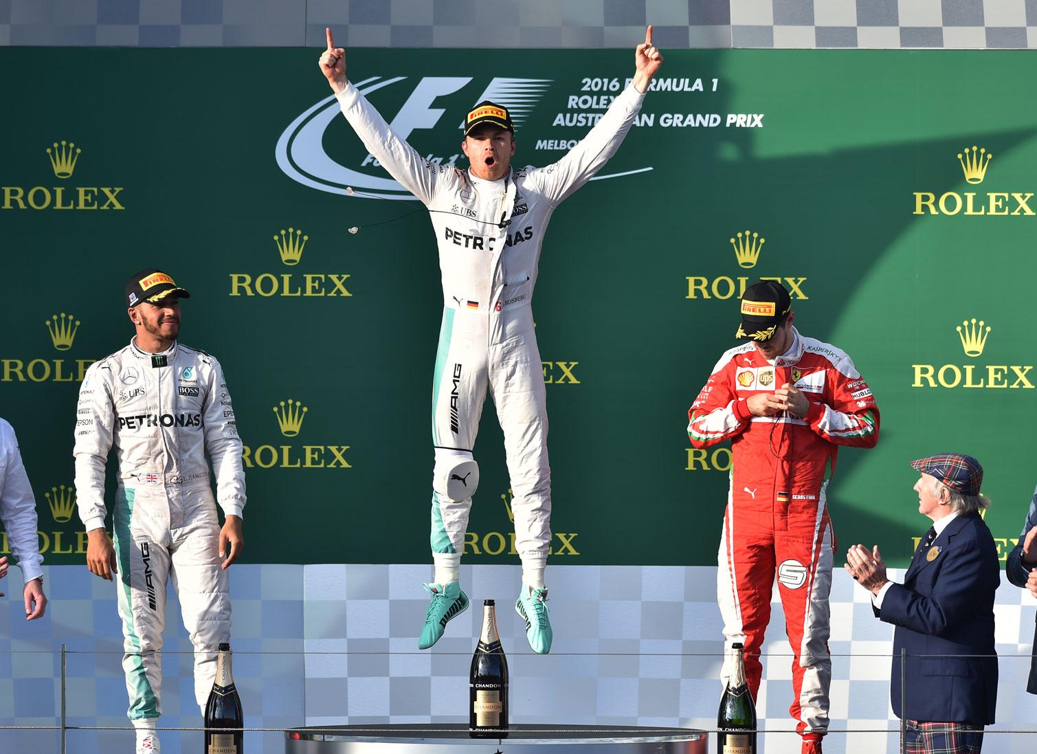 Tyska Nico Rosberg; Mercedes, firar segern i Melbourne. Tvåa kom Lewis Hamilton, Mercedes, och trea Ferraris Sebastian Vettel.
