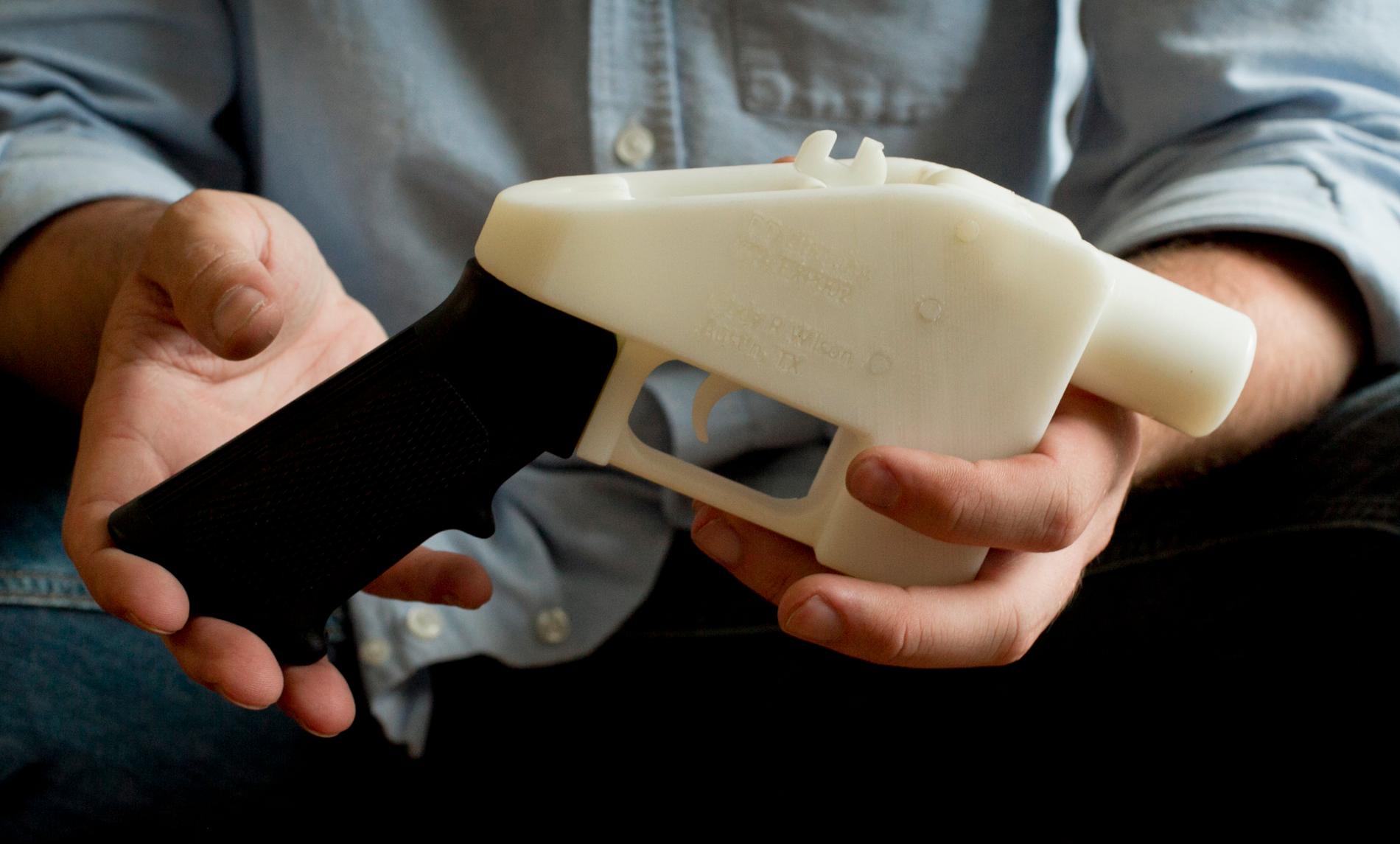 Cody Wilson med sitt vapen "The Liberator", som tillverkas av en 3D-skrivare. Arkivbild.
