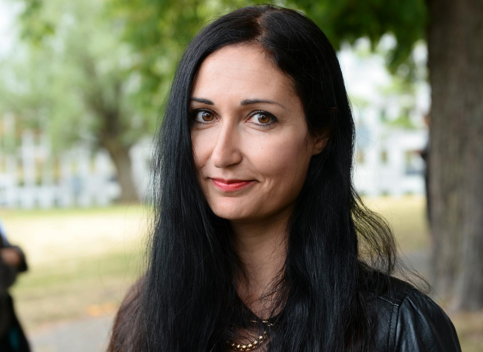 Sakine Madon, politisk chefredaktör på Upsala Nya Tidning utkommer med debattboken ”Ingenting är heligt”, ett försvar för yttrandefriheten. Carsten Palmær recenserar.