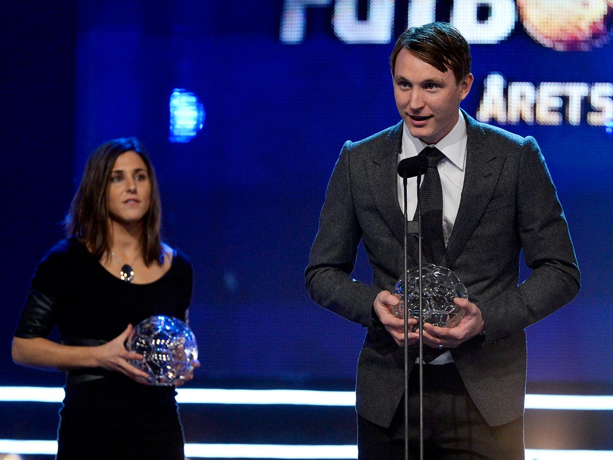 Kim Källström prisades som Årets Mittfältare under Fotbollsgalan 2012 i Globen. Foto: Claudio Bresciani/TT.