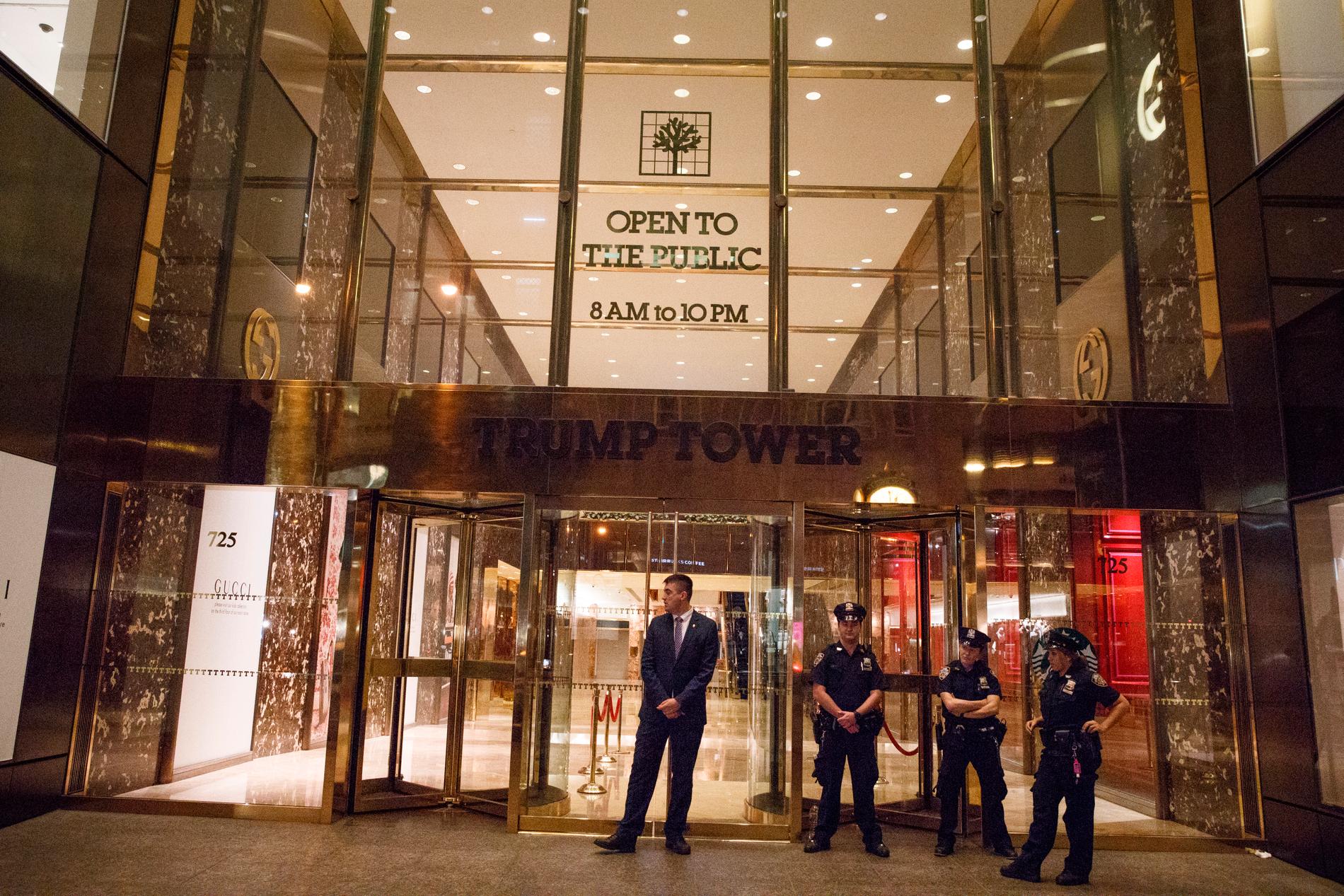 Säkerhetsvakter utanför Trump Tower i New York. 