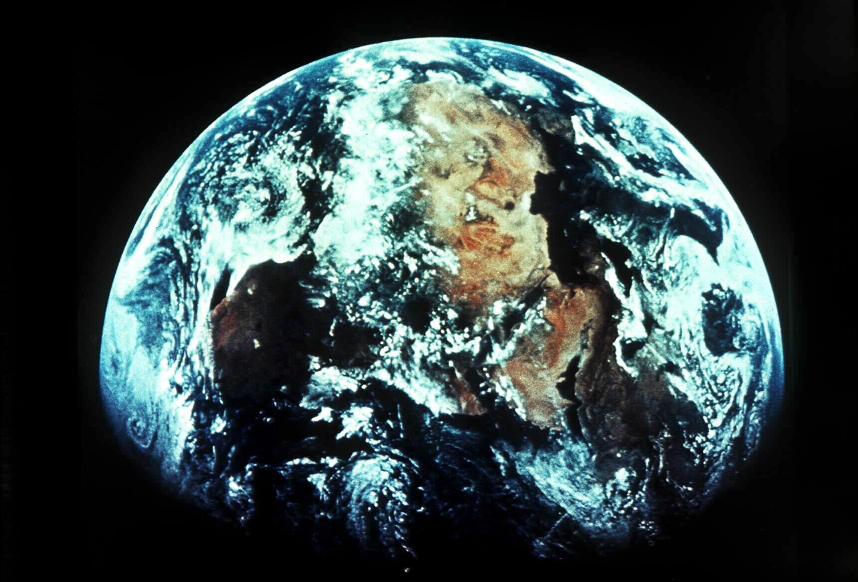 Arkivbild. Jorden sedd från en satellit. 