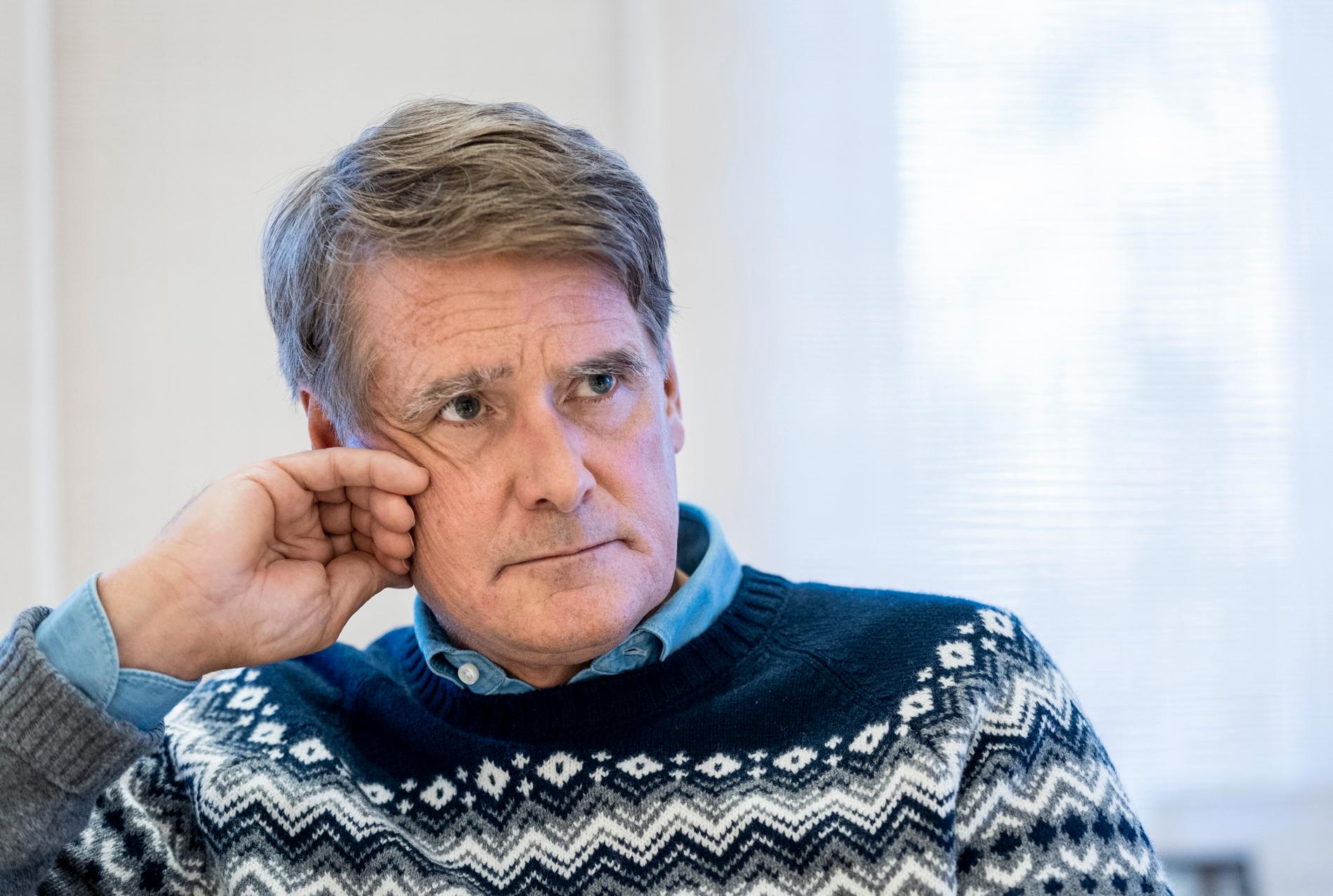 Christer Gardell tror inflationskrisen ger en kort men tuff recession i Sverige. Stopp för räntehöjningar, ett stort elprisstöd till både företag och hushåll finns på önskelistan. Men han vill gärna också se att kronan byts ut mot euron.