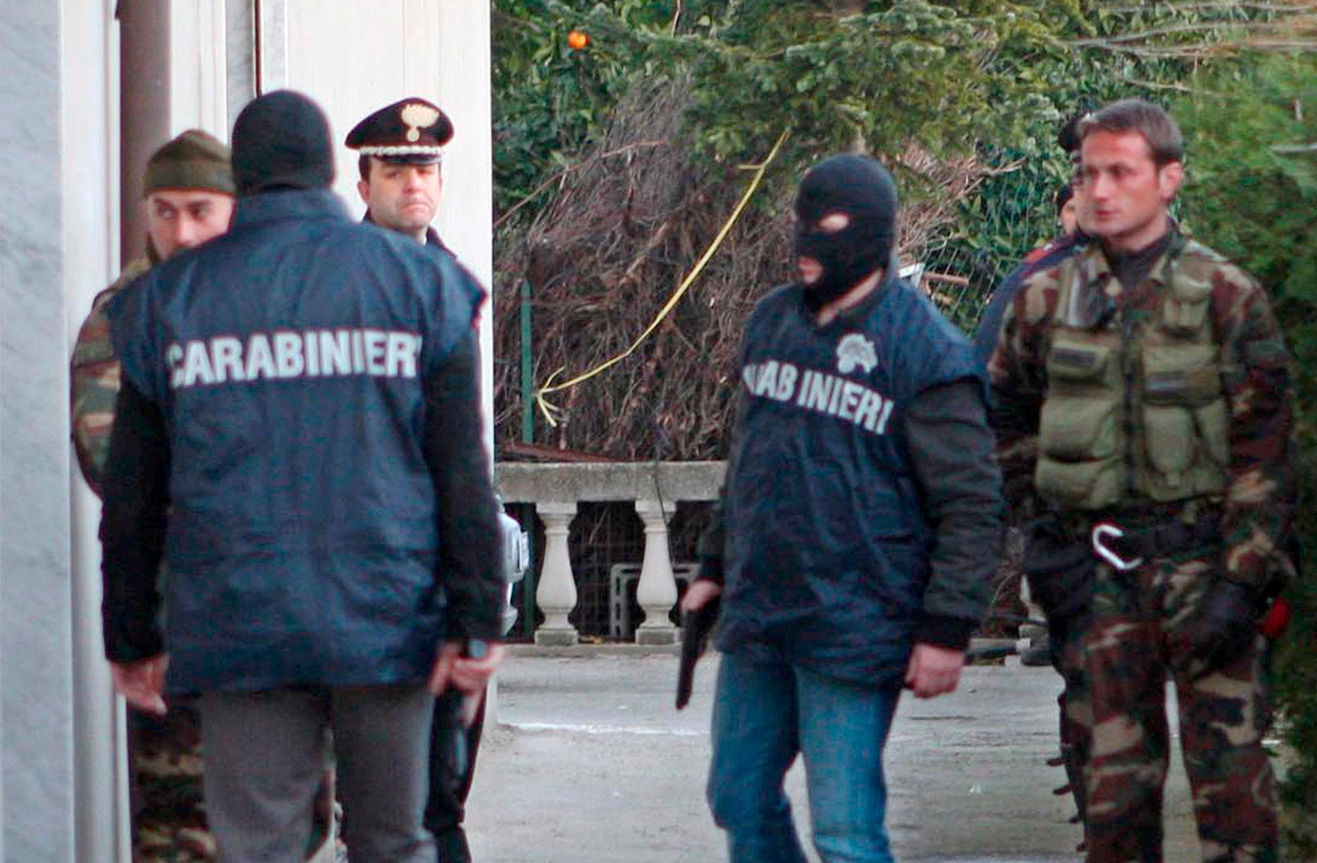 Italienska polisen i en operation mot den italienska ’Ndrangheta-maffian.