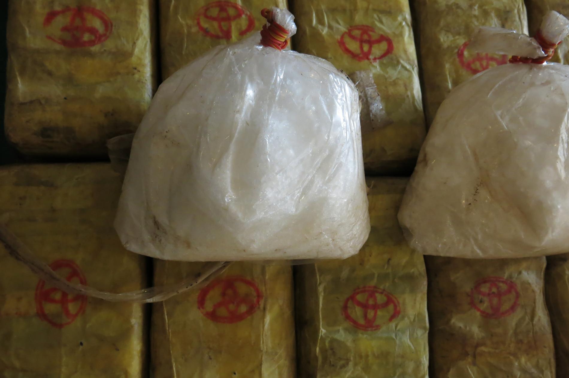 I tillslag i nordöstra Myanmar beslagtogs bland annat nära 200 miljoner tabletter metamfetamin.