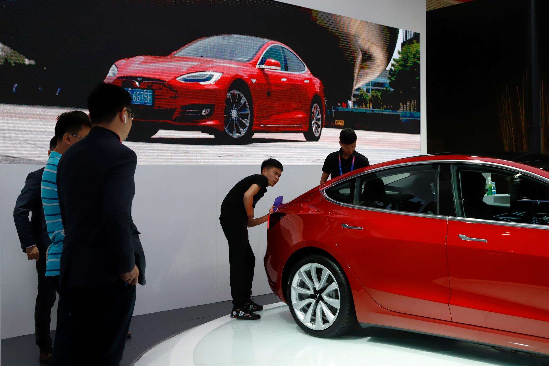 Tesla Model 3 har ännu inte börjat levereras utanför Nordamerika, men här visas ett exemplar upp på bilmässan i Peking i förra veckan.