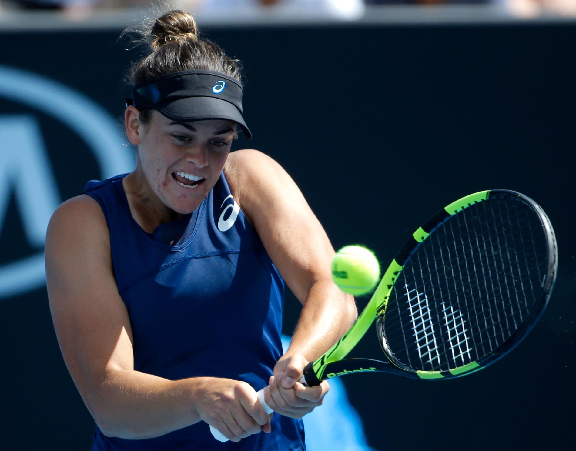Grand slam-debutanten Jennifer Brady slog oväntat ut 18-rankade Jelena Vesnina during i Australian Open.