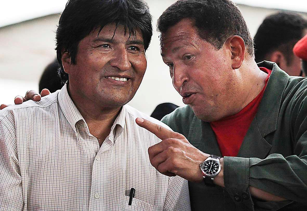 Bolivias president Evo Morales med Hugo Chavez (död 2013), president i Venezuela, under ett möte 2010.