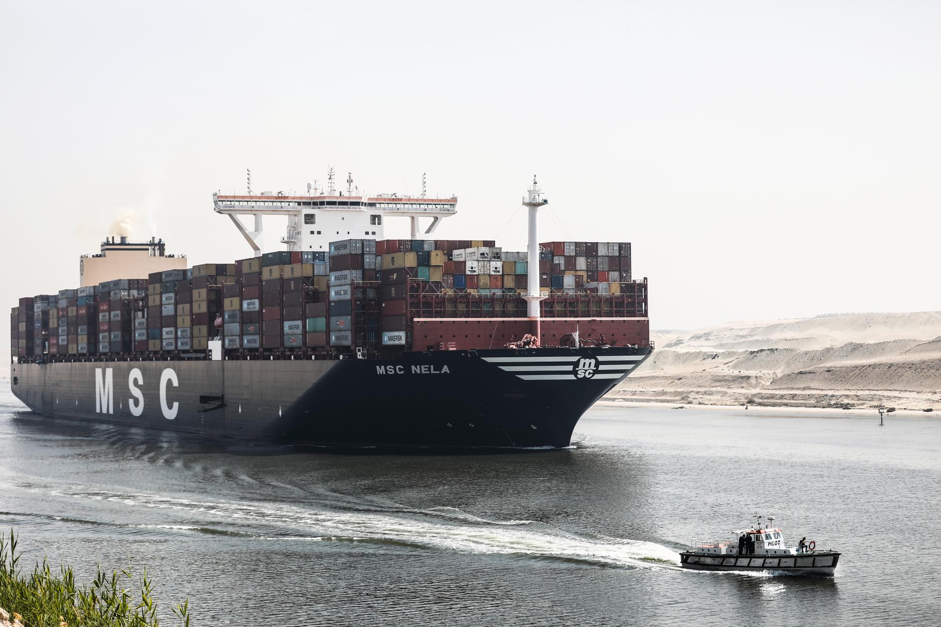 Antalet fartyg som passerar genom Suezkanalen som förbinder Röda havet och Medelhavet har minskat drastiskt efter Iranstödda Huthirörelsens attacker de senaste månaderna enligt FN:s handelsorgan Unctad. Arkivbild.