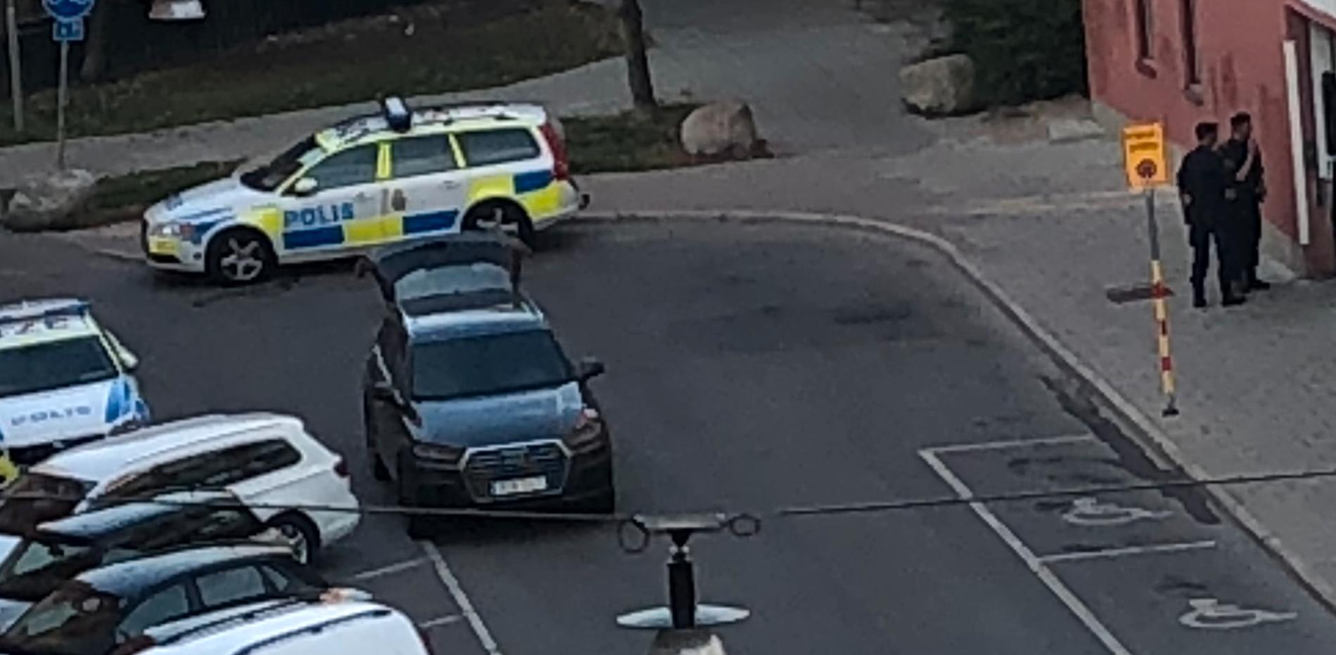 En man har skjutits till döds av polis i Stockholm.