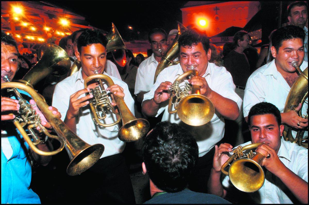 Ljudlig fest Serbiens årliga trumpetfestival lockar en halv miljon besökare. I år firar musikfesten 50 år.
