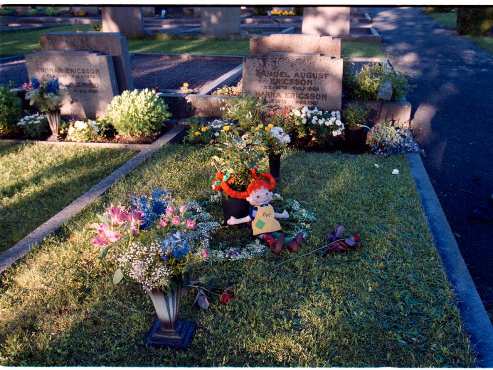 Astrid Lindgrens grav i Vimmerby. Hon vilar i familjegraven på S:t Johannes begravningsplats.